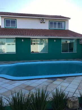 Bombinhas Mariscal - Casa com piscina 10 Pax - Cod 323